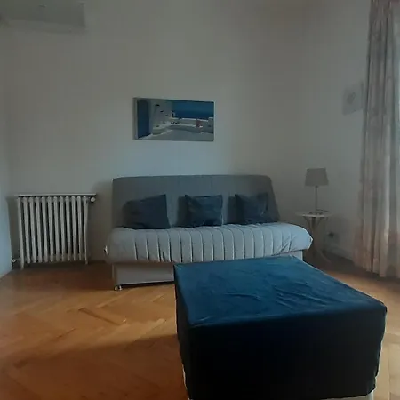 Palais De Coppet Apartamento *